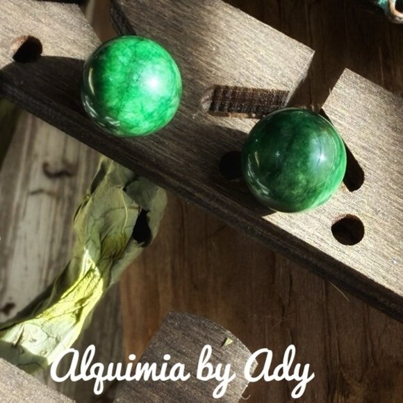 Studs green jade earrings - Picture 1 of 1